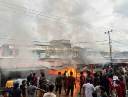 “Tiga Kios Ludes Terbakar di Wonomulyo, Remaja 15 Tahun Tewas Terjebak Api”