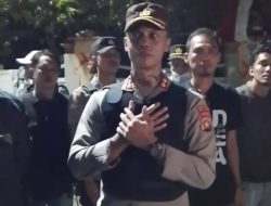 “Magrib Mencekam di DPRD Majene: Mahasiswa Hujani Polisi dengan Batu dan Bom Molotov”