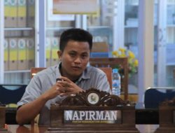 Rapat Lapangan Berubah Horor, Lurah Sirindu Diancam Badik di Depan Anggota DPRD