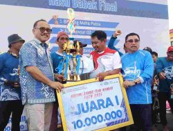 Bintang Maha Putra Juara Festival Sandeq Teluk Mandar 2025, SDK Serahkan Piala Festival Sandek