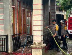 Polisi Turun Tangan Padamkan Kebakaran Empat Rumah Warga di Polewali Mandar