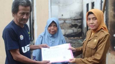 Rumah Hangus Terbakar, Disdukcapil Majene Turun Langsung Lapangan Pulihkan Dokumen Korban